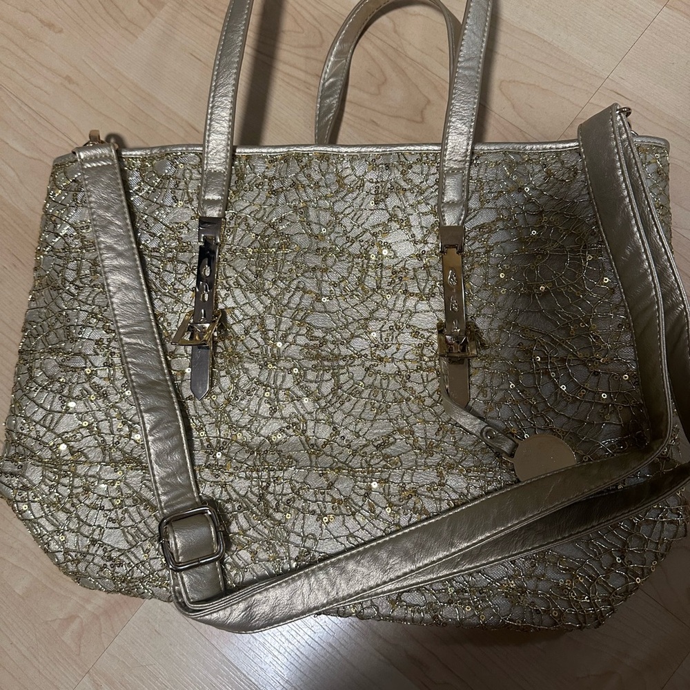 Chic Gold Women's Shoulder Bag